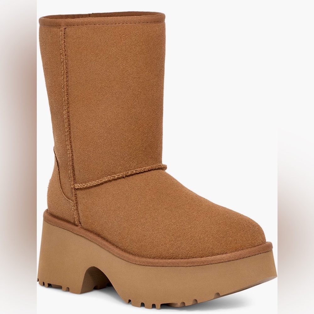 UGG®
Classic New
Heights Short
Boot (Women) NWB